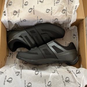 Indoor cycling shoes-Comes as shown in the picture
